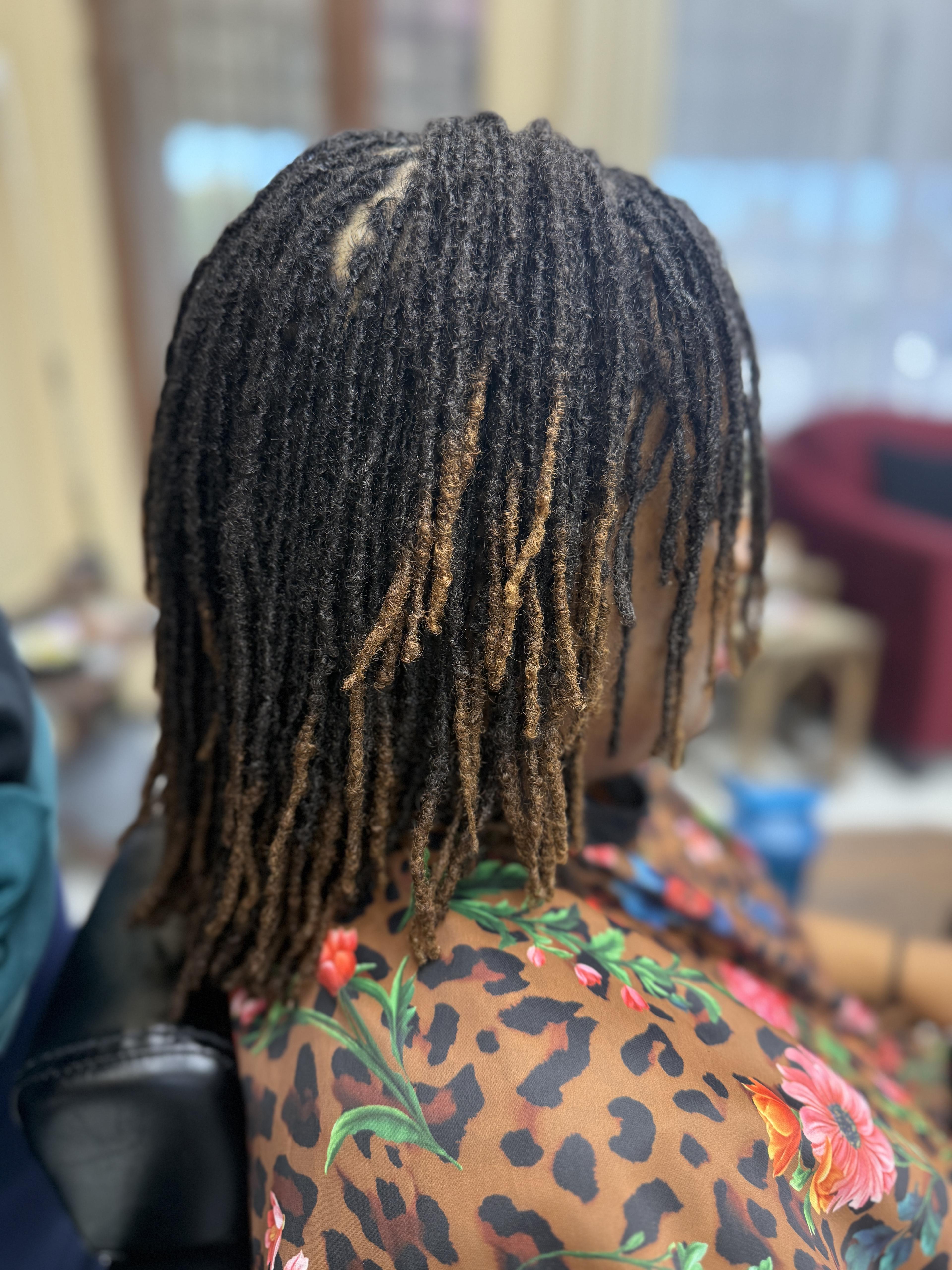 Client showcasing healthy loc growth and expert retightening